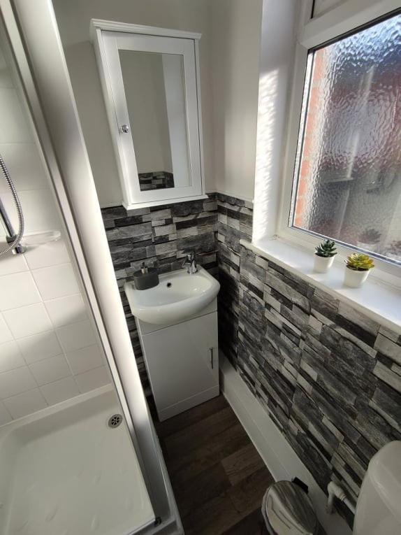 Apartment 1 Bedroom With Free Parking